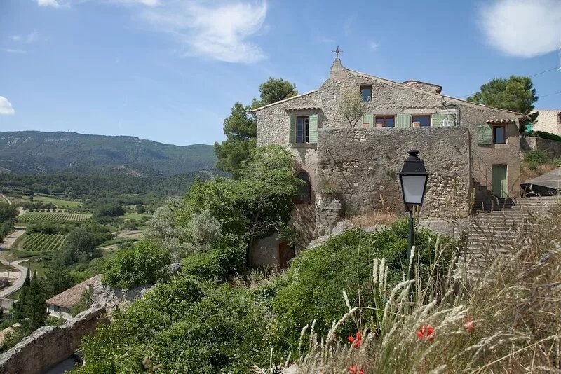 Rent a gite at the foot of the Luberon mountain