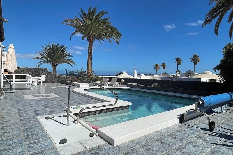 Villa Antena Lanzarote, beautiful prime location with sea view and heated pool.