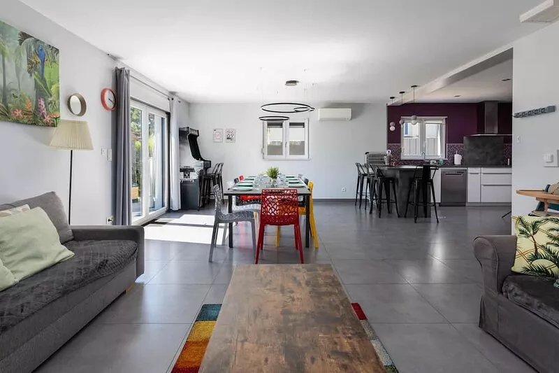 Villa 250m² with private spa, barbecue, table football