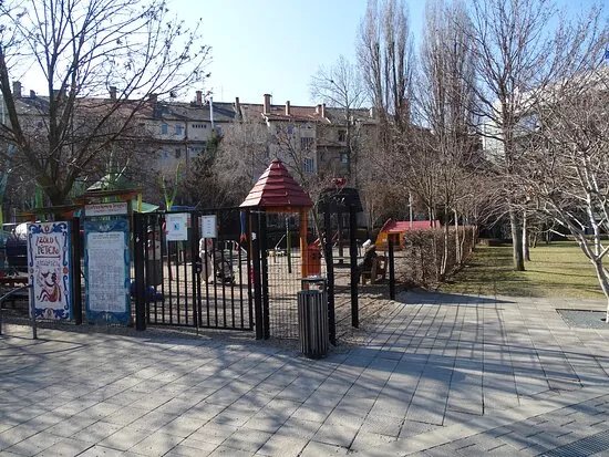 Zold Peter Nepmese Jatszoter / Folk-Themed Playground