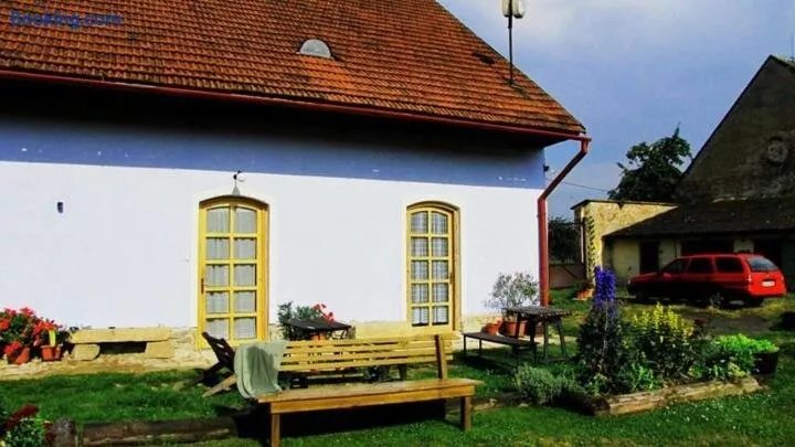 Dvur V Borovne