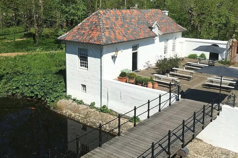 Nice holiday home on the estate of The White Castle
