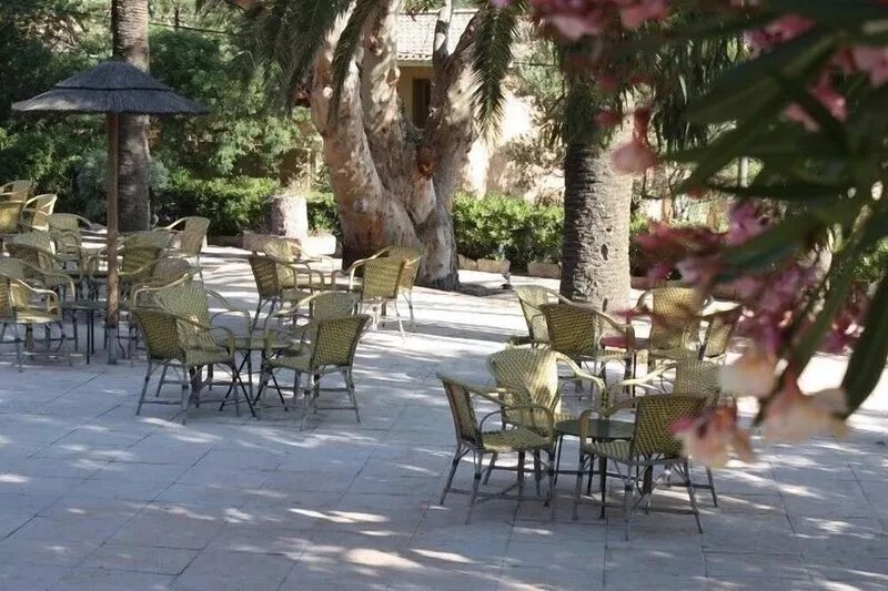 Apartment T3 / T4, swimming pool, beach, feet in water, greenery, quiet.