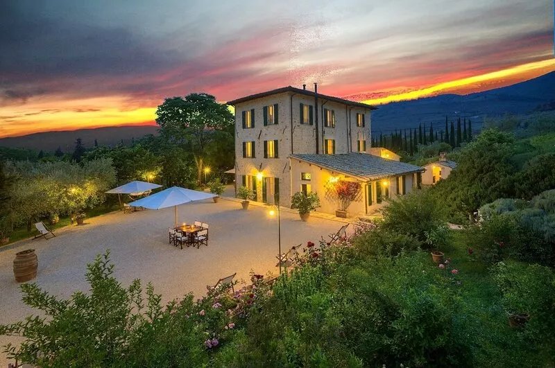 Farmhouse holidays in Umbria, the green heart of Italy, amongst art and nature.