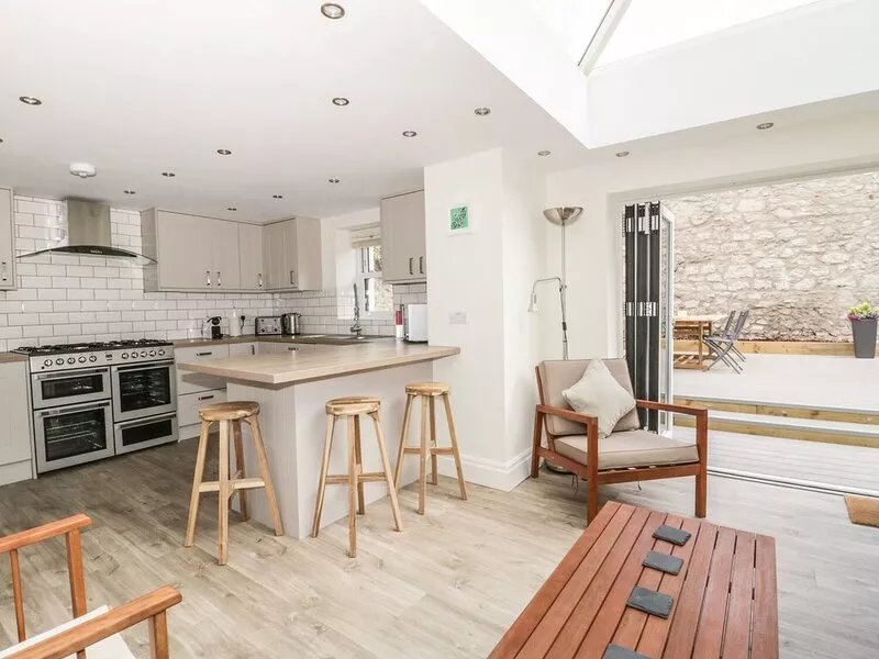 CHARNWOOD VILLA, family friendly, with a garden in Llandudno