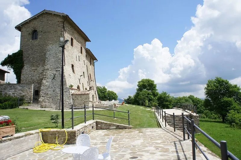 Private Castle & Holiday Villa in Gubbio Umbria, Sleeps 8+, Jacuzzi & Gardens