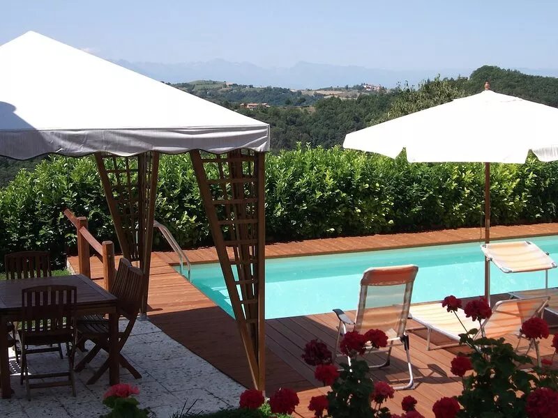 Large, quiet, detached country house in the heart of the High Langhe