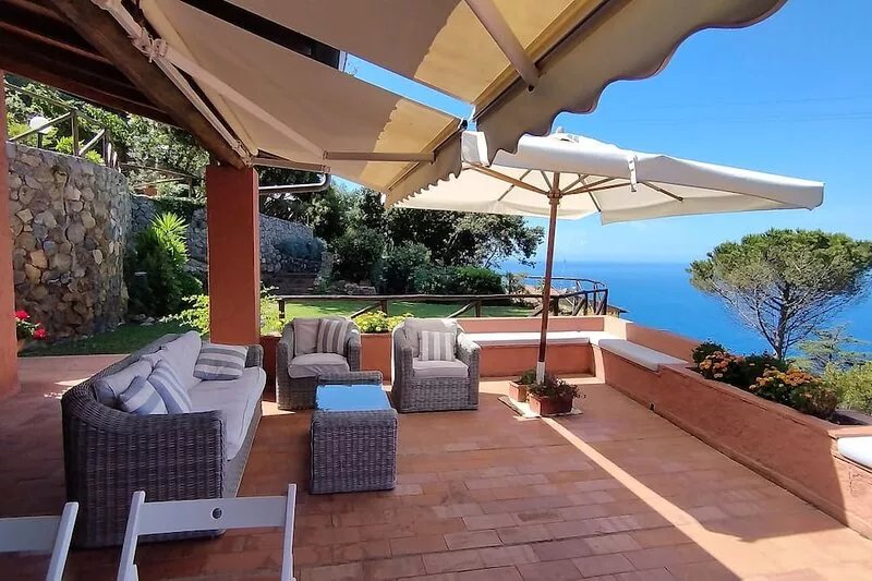 Apt with sweeping sea view: sleeps 6 in 3 bedrooms, beach club access Cala Picc