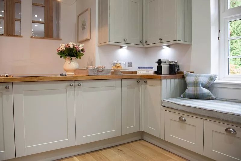 Renovated gatekeepers cottage situated in peaceful, private gardens