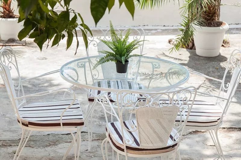 Sunny and minimal apt in Glyfada with 3 bdrm