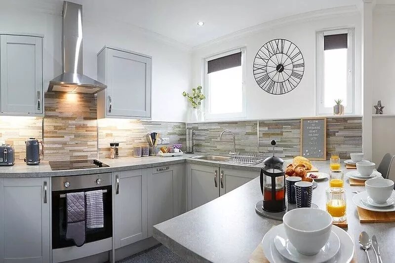 BAY VIEW.....AMAZING LOCATION WITH SEA VIEWS!!!