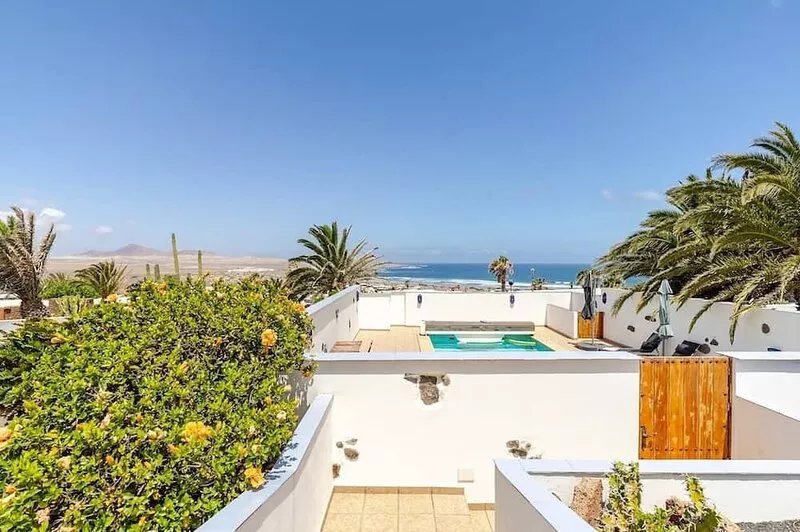 Stunning beach view, heated pool, perfect house for comfort and relaxation