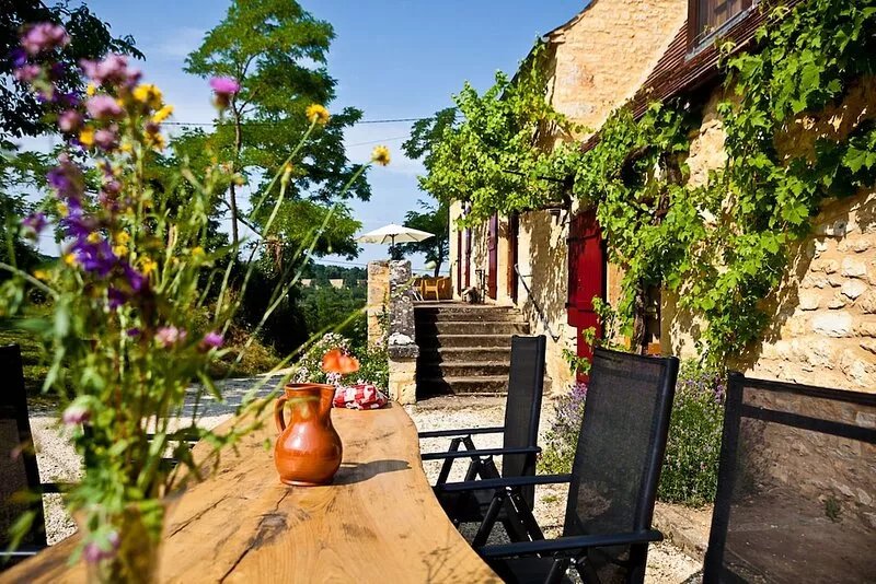 Beautiful Large House with Guesthouse, Pool and 4 Acres Grounds