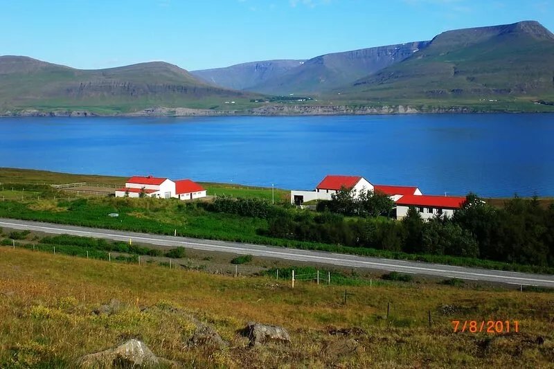 Kúludalsá, a beautiful farmhouse close to the seaside at Hvalfjordur