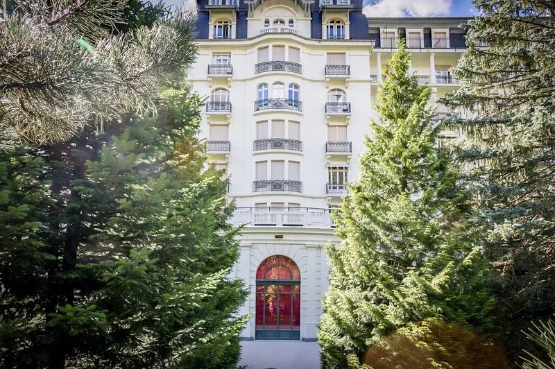 Le Majestic 145 appt -  sleeps 6 guests in 3 bedrooms, centre Chamonix, parking