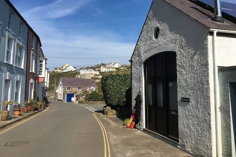30sec walk to Little Haven Beach, sea views (at high tide) with a log burner !