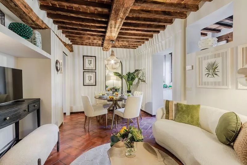 Casa Genny convenient 1 bedroom apartment inside the walls of Lucca
