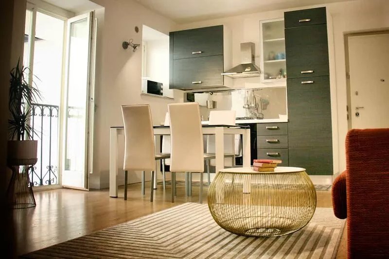 Refined apartment in a historic building in the heart of town