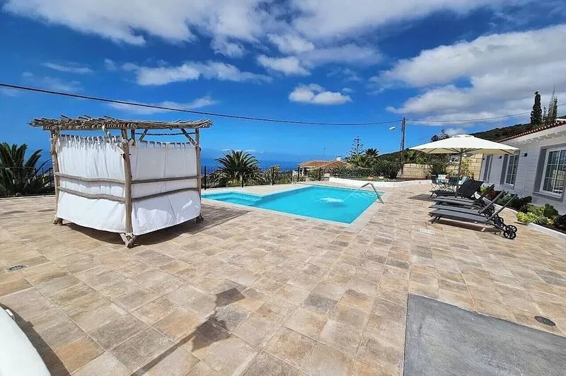 Villa La Paz con piscina y yacuzzy integrado