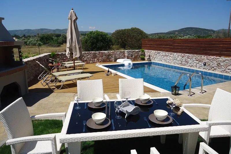 Amazing Pool Villa 2 min from the Haraki beach & 10 min from Lindos