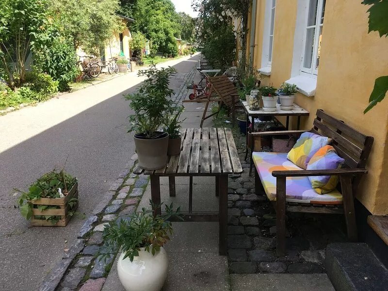 Super family friendly area, park nearby with great playgrounds and common pool.