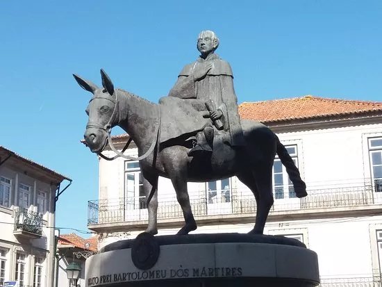 Escultura de Frei Bartolomeu dos Martires