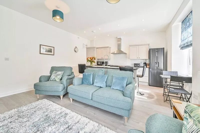 Stunning, newly refitted apartment is a quiet location perfect for exploring