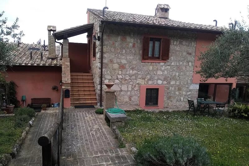 Assisi - Casetta Orsola immersed in the green hills. Special prices
