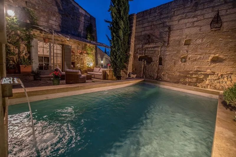 Portes D'Uzes, old bed and breakfast charming residence with swimming pool