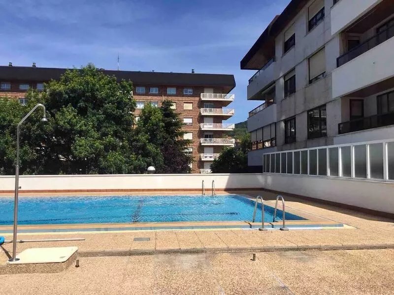 Newly refurbished flat in Antiguo in walking distance to Ondarreta beach