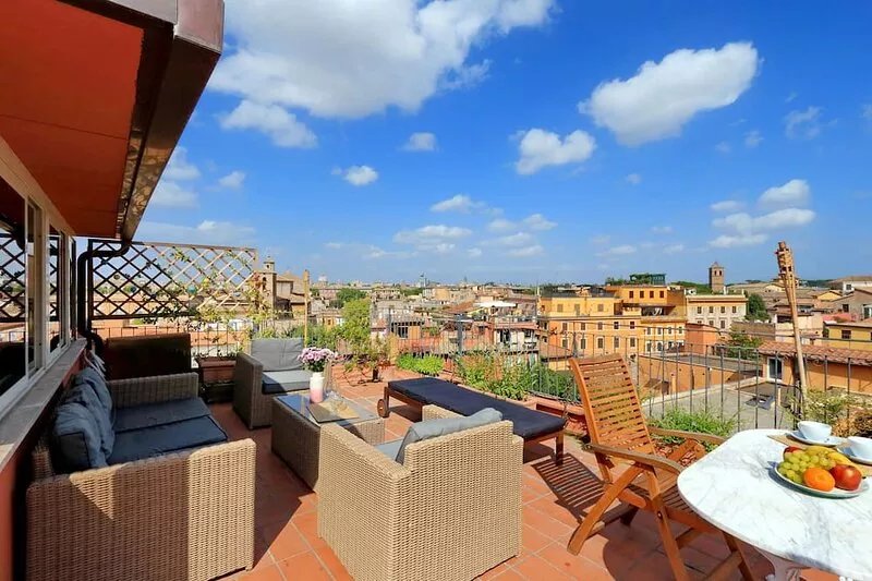 Bright and panoramic apartment with terrace in Trastevere
