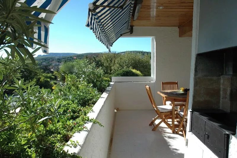 In the center of Cassis, a furnished rental 300m from the beach and the port