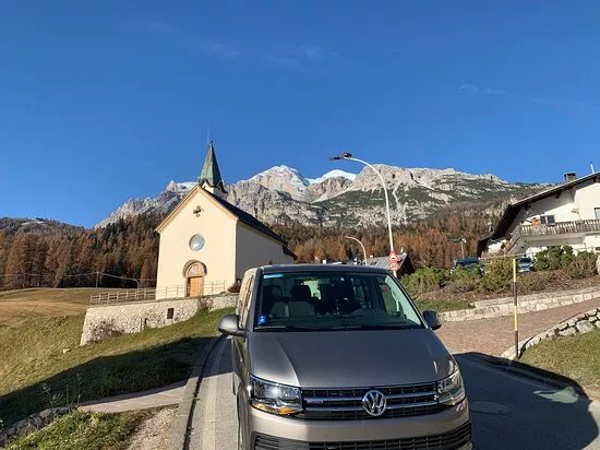 Taxi Cortina Voyager