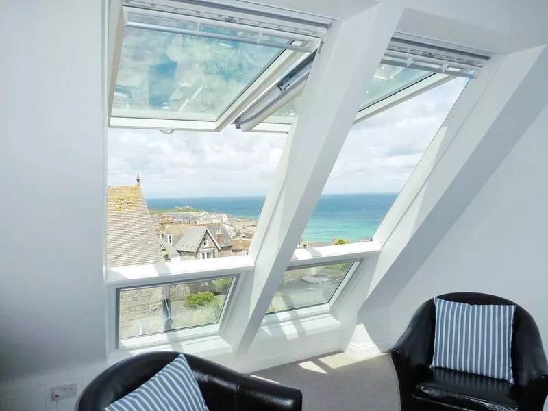 CHANNINGS ST IVES, Sleeps 10-12 Panoramic Sea Views and Parking