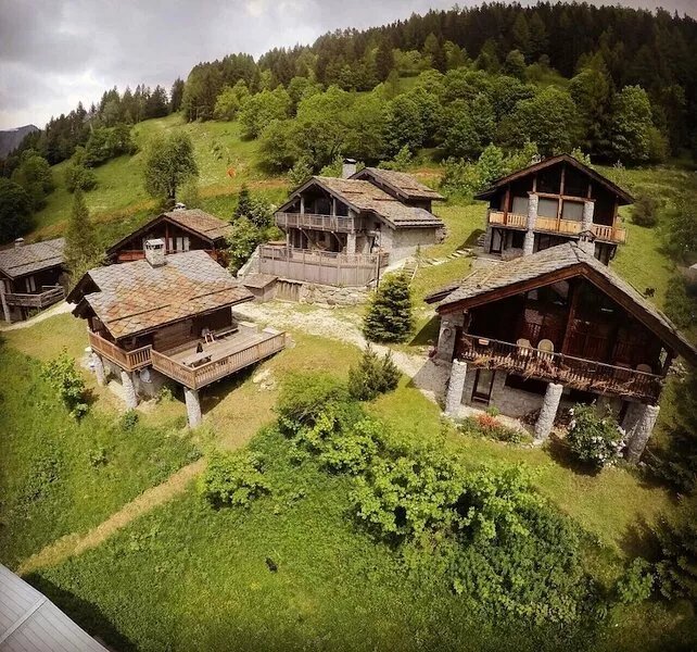 Luxury winter sports chalet (8p) on the slopes with beautiful views