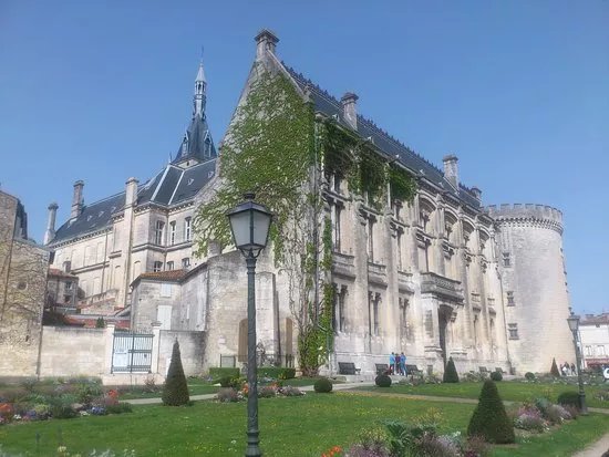 Hotel de Ville d’Angouleme / le Chateau Comtal