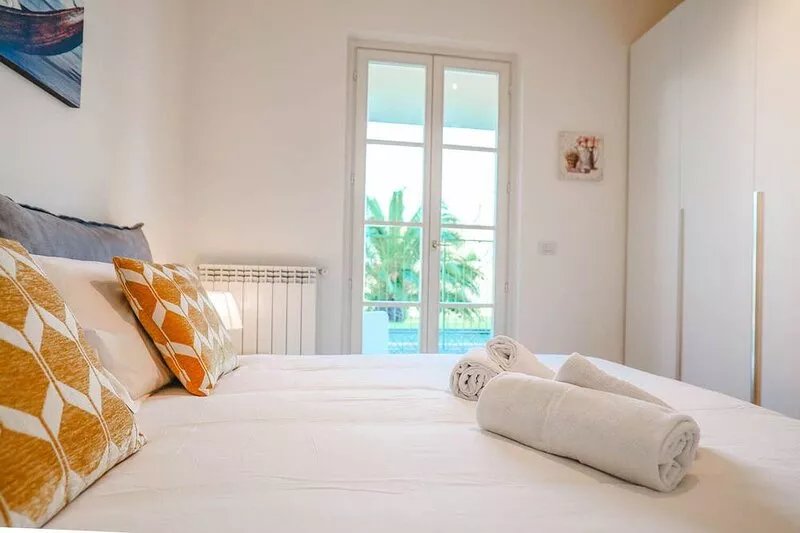 NEAR THE SEA - PRIVATE TERRACE, PARKING SPACE AND 2 BIKES
