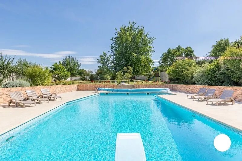 Villa des Eaux ouies, charming house with heated pool for 14 people