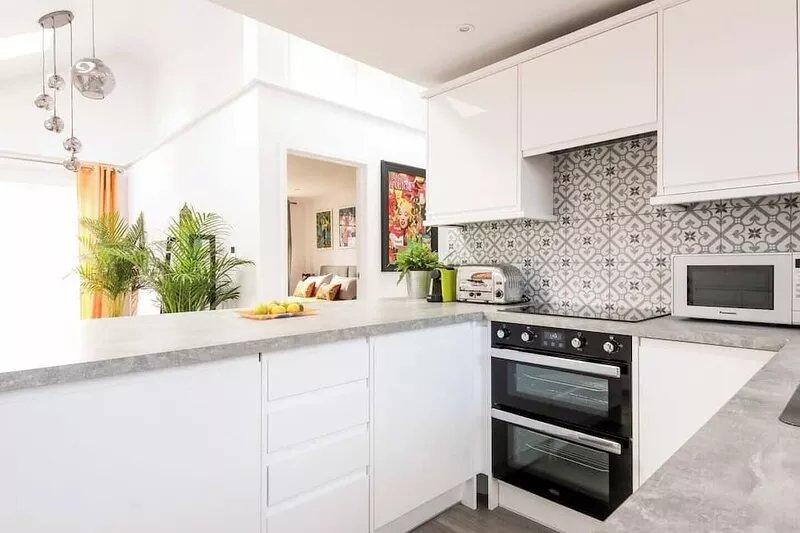 Little Bright House is a luxuriously modern detached property sleeping 2 with