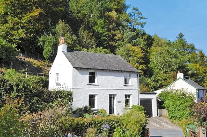 A detached four bedroomed cottage in a tranquil setting on the slopes of