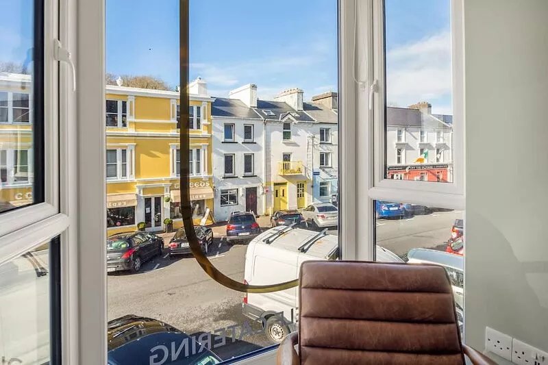 Apartment 295 - Clifden - sleeps 5 guests  in 2 bedrooms