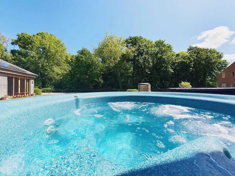 Stunning Barn Conversion with Exclusive Bar, Pool, Hot Tub & Countryside Charm