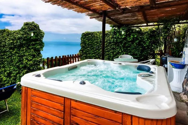 Magical Apartment Sea View and Beautiful Garden with Jacuzzi