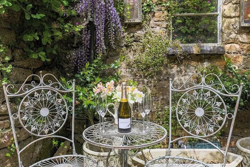 A stunning 17th Century three-storey terraced cottage.