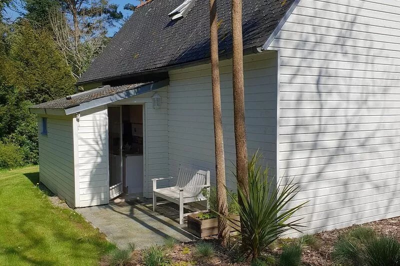 Warm house in the heart of a forest, close to shopping and beaches