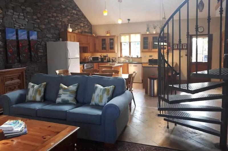 1st Class Cottage Location - Teach Mor at The Priory Killarney Courtyard