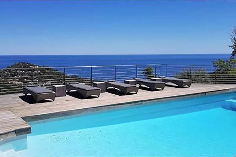 Luxurious modern villa with pool & recently renovated, exceptional sea view!