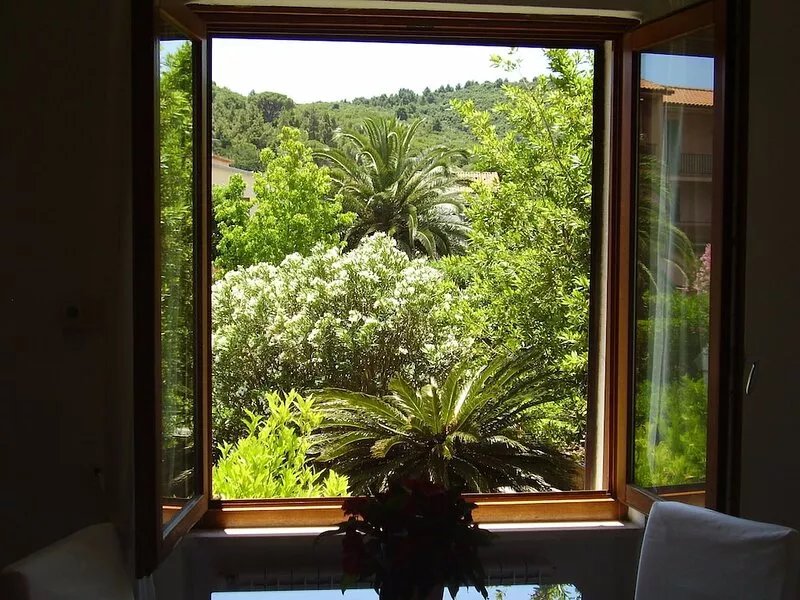 Spacious apartment (100sqm), terrace, garden. Centre/beach 4min walk