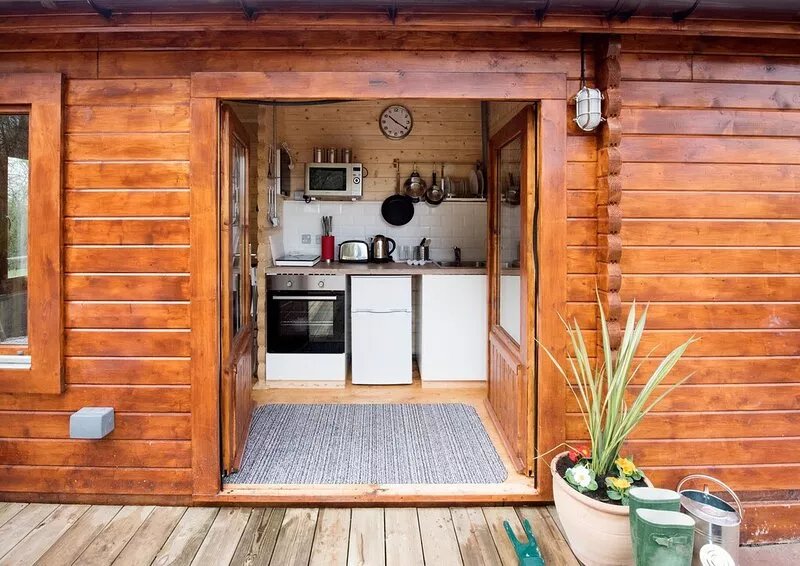 Log cabin with hot tub , dog friendly. ideal for walkers or a romantic break