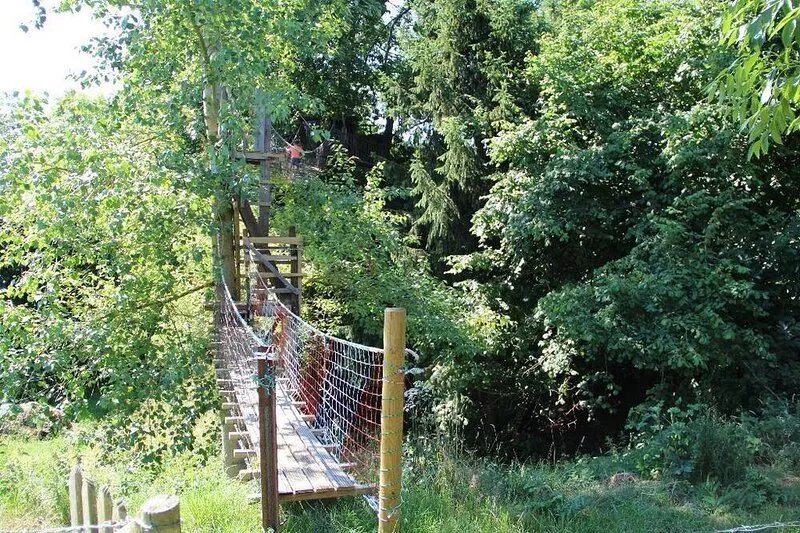 Ideal for 2 families (7-8 p.) Quiet, tree house, forest. 15% extra/week.